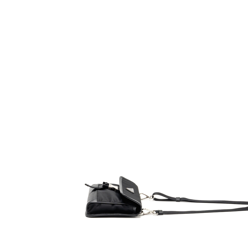 prada-trimmed-saffiano-phone-case-re-nylon-black-shw