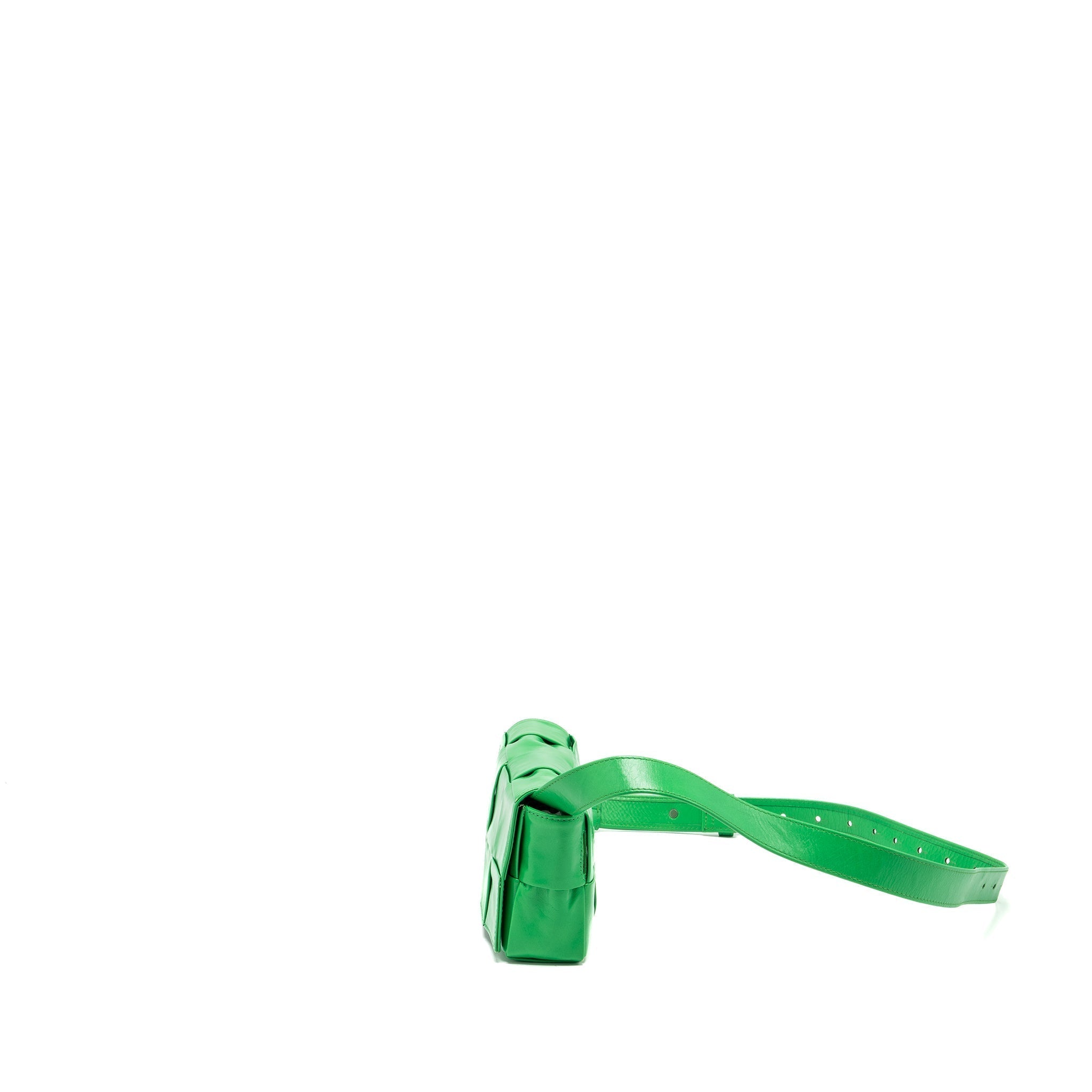 bottega-veneta-cassette-belt-bag-leather-green-shw-copy