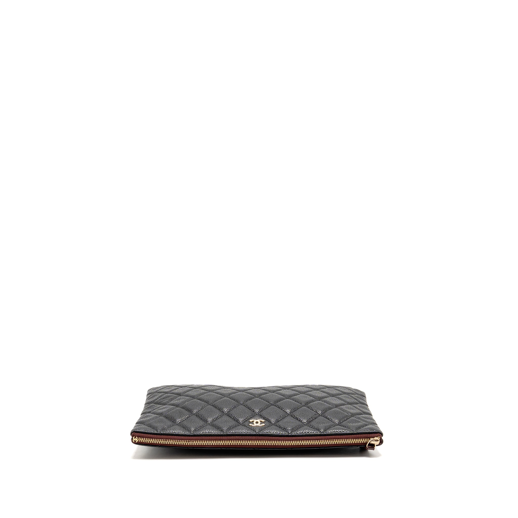 chanel-classic-zipped-pouch-caviar-black-lghw