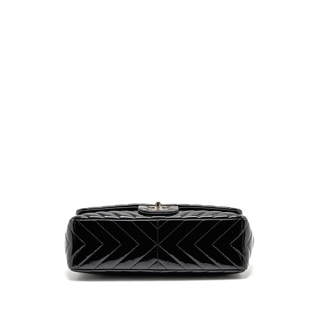 chanel-chevron-jumbo-single-flap-bag-patent-black-shw