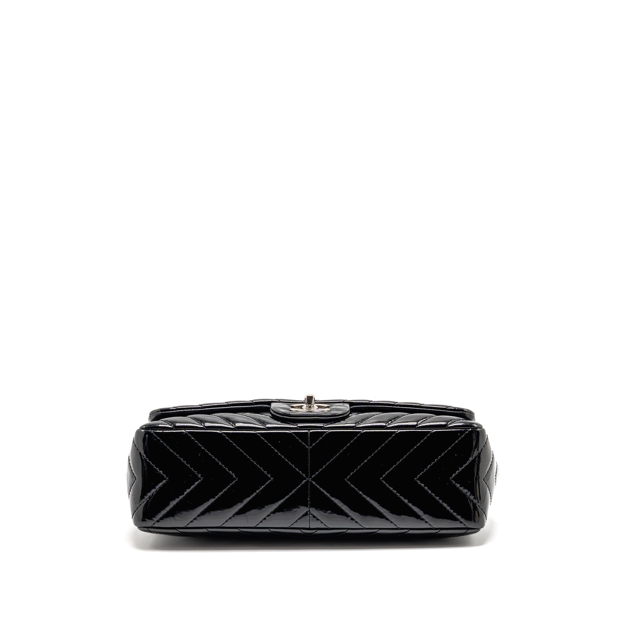 chanel-chevron-jumbo-single-flap-bag-patent-black-shw