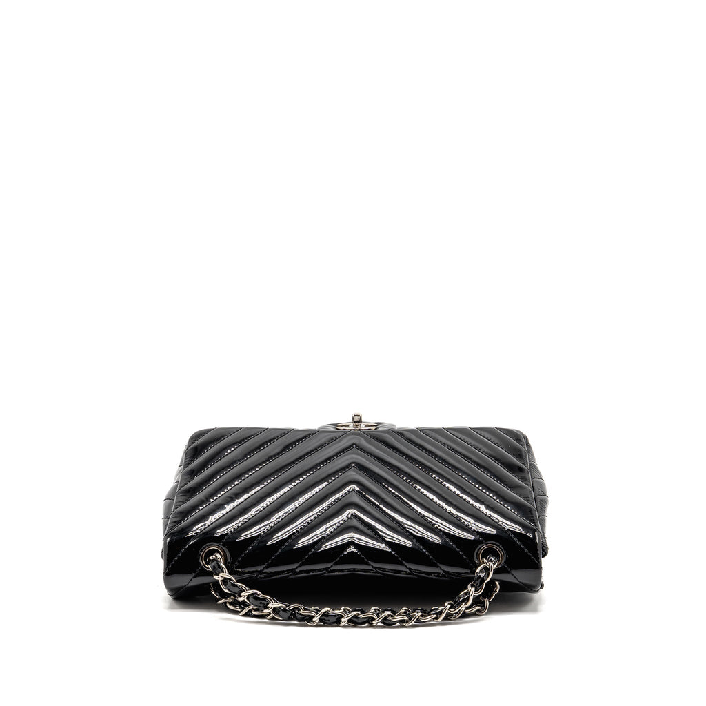 chanel-chevron-jumbo-single-flap-bag-patent-black-shw