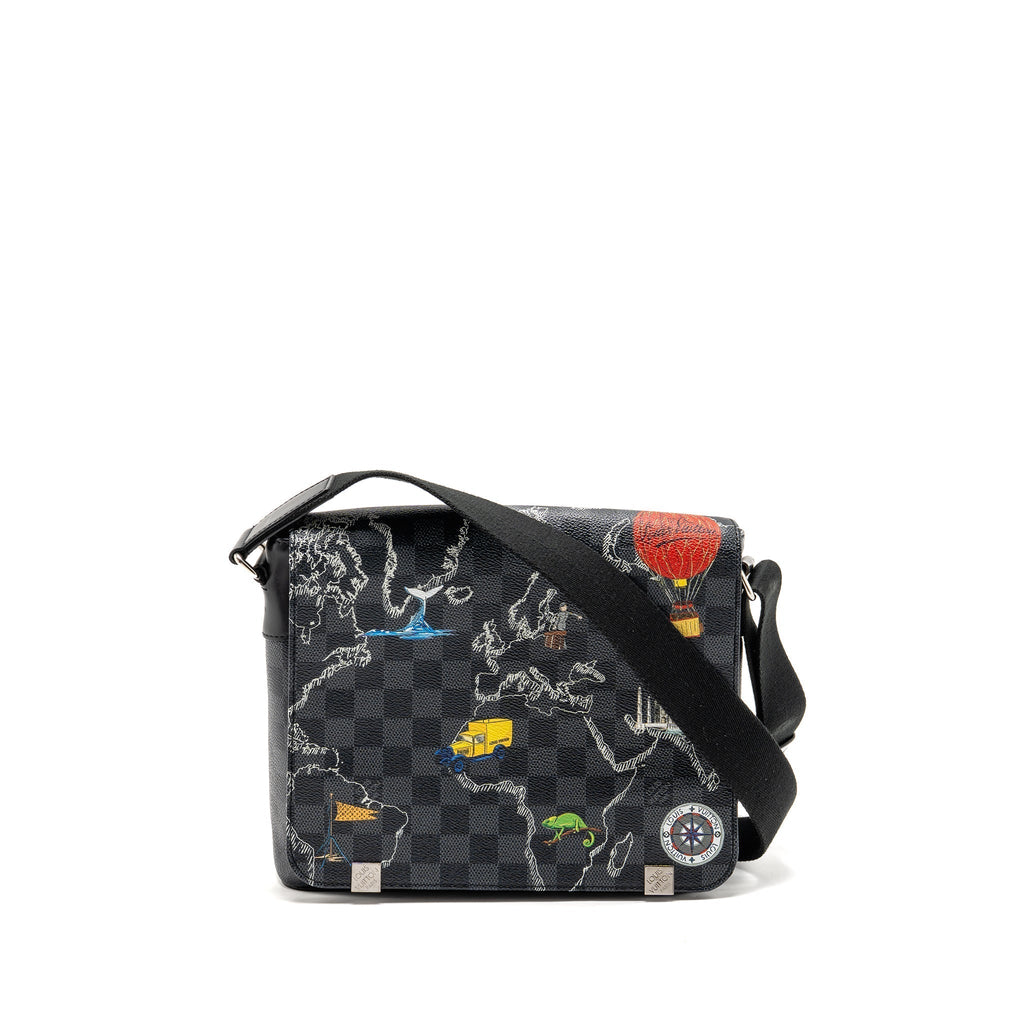 louis-vuitton-world-map-district-messenger-bag-damier-graphite-canvas-shw