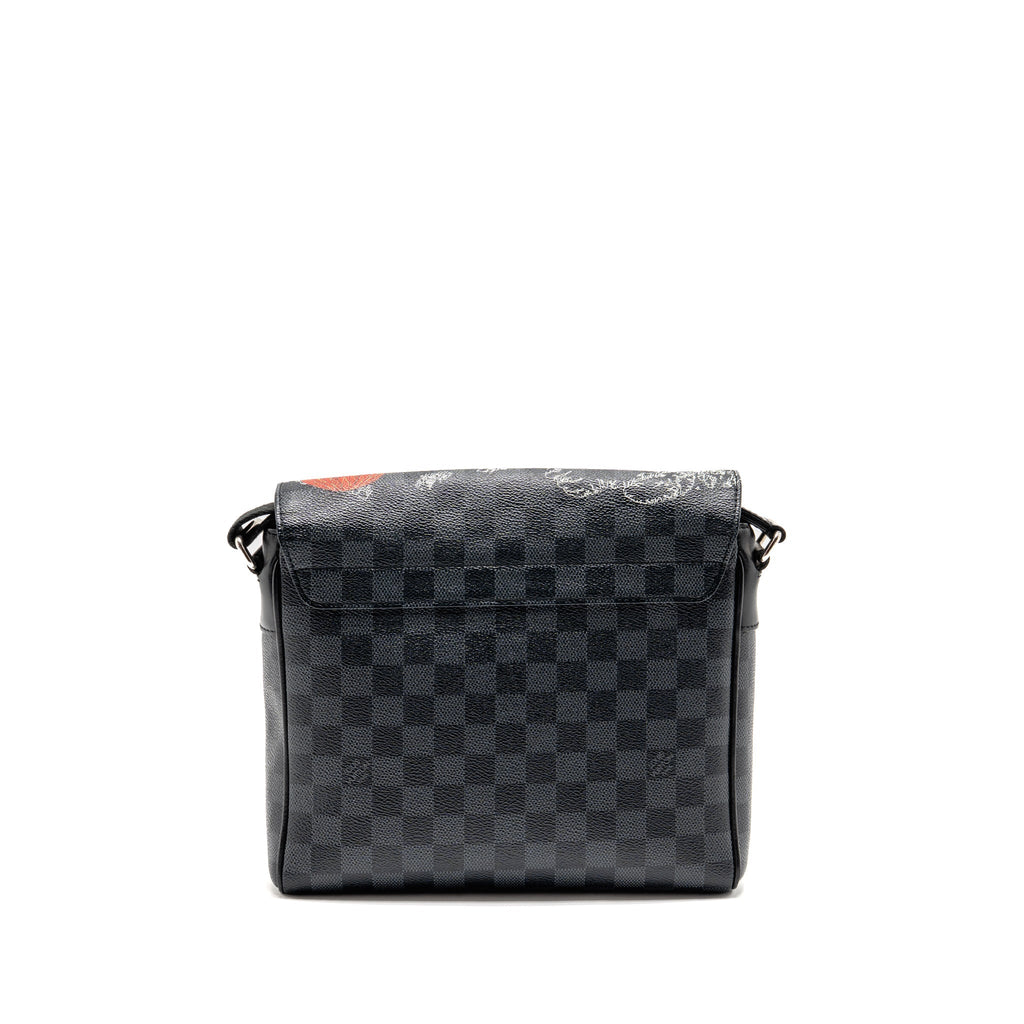 louis-vuitton-world-map-district-messenger-bag-damier-graphite-canvas-shw