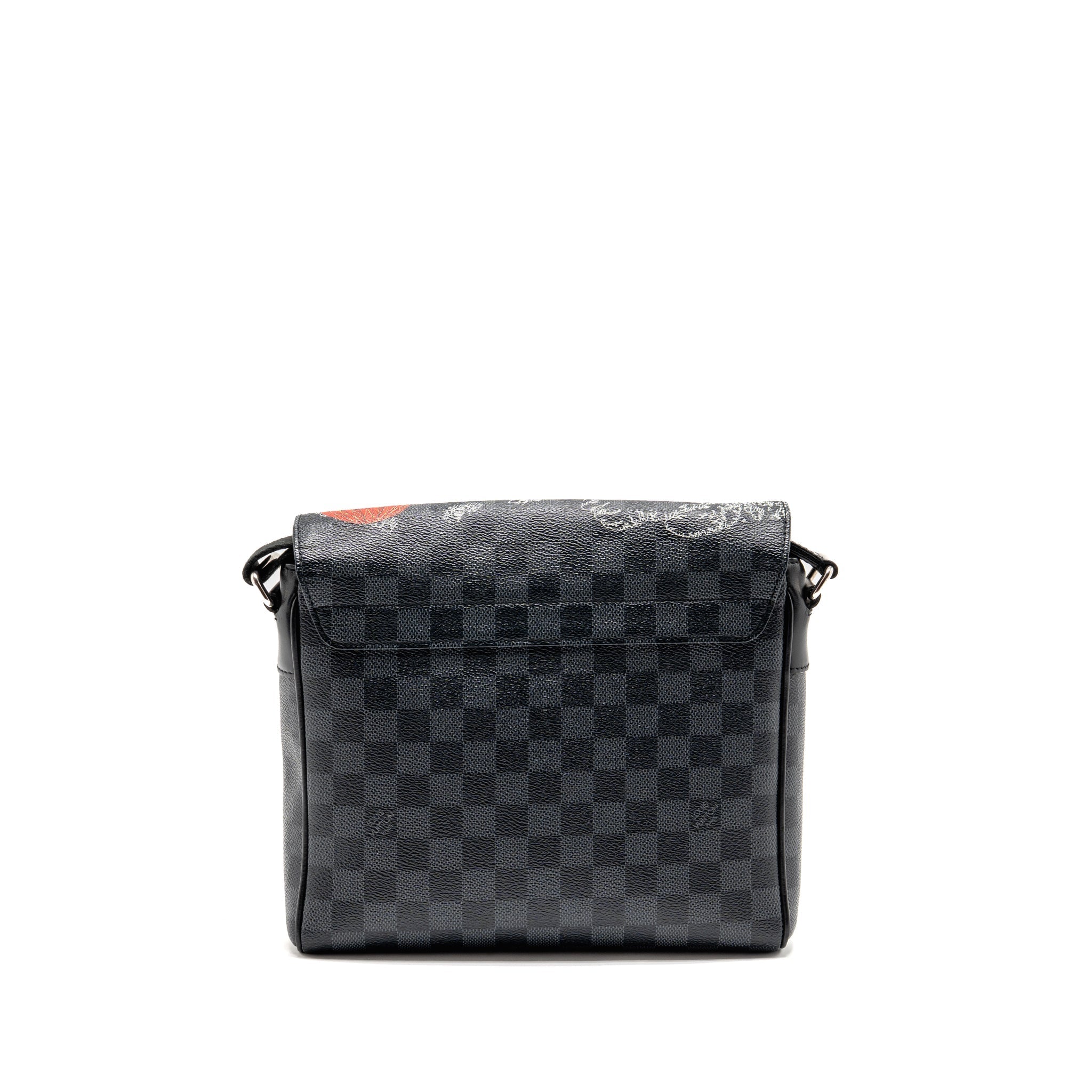 louis-vuitton-world-map-district-messenger-bag-damier-graphite-canvas-shw