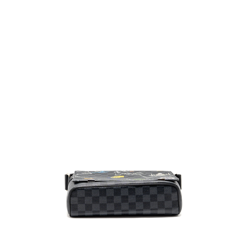 louis-vuitton-world-map-district-messenger-bag-damier-graphite-canvas-shw