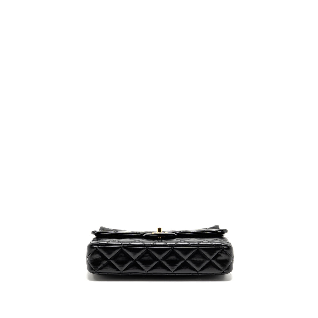 chanel-23a-classic-flap-clutch-shiny-calfskin-black-ghwmicrochip