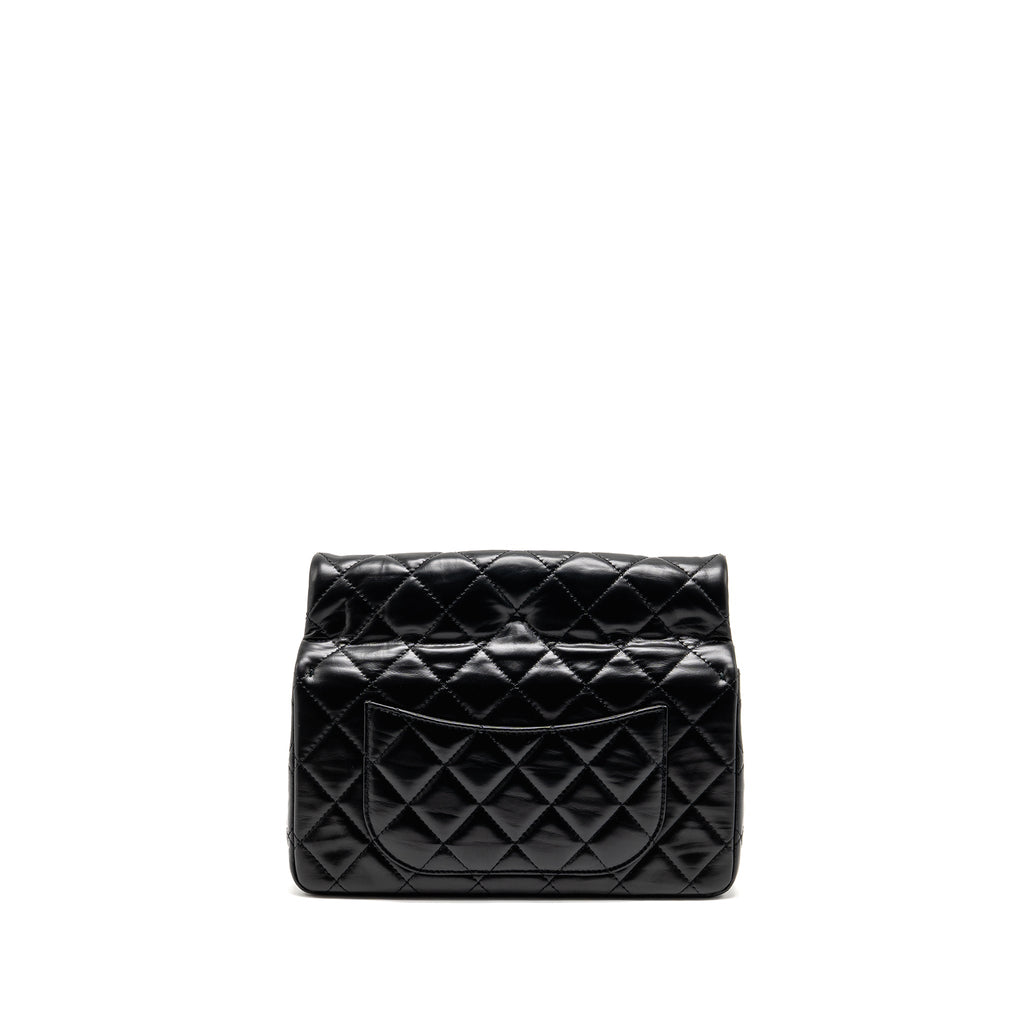 chanel-23a-classic-flap-clutch-shiny-calfskin-black-ghwmicrochip