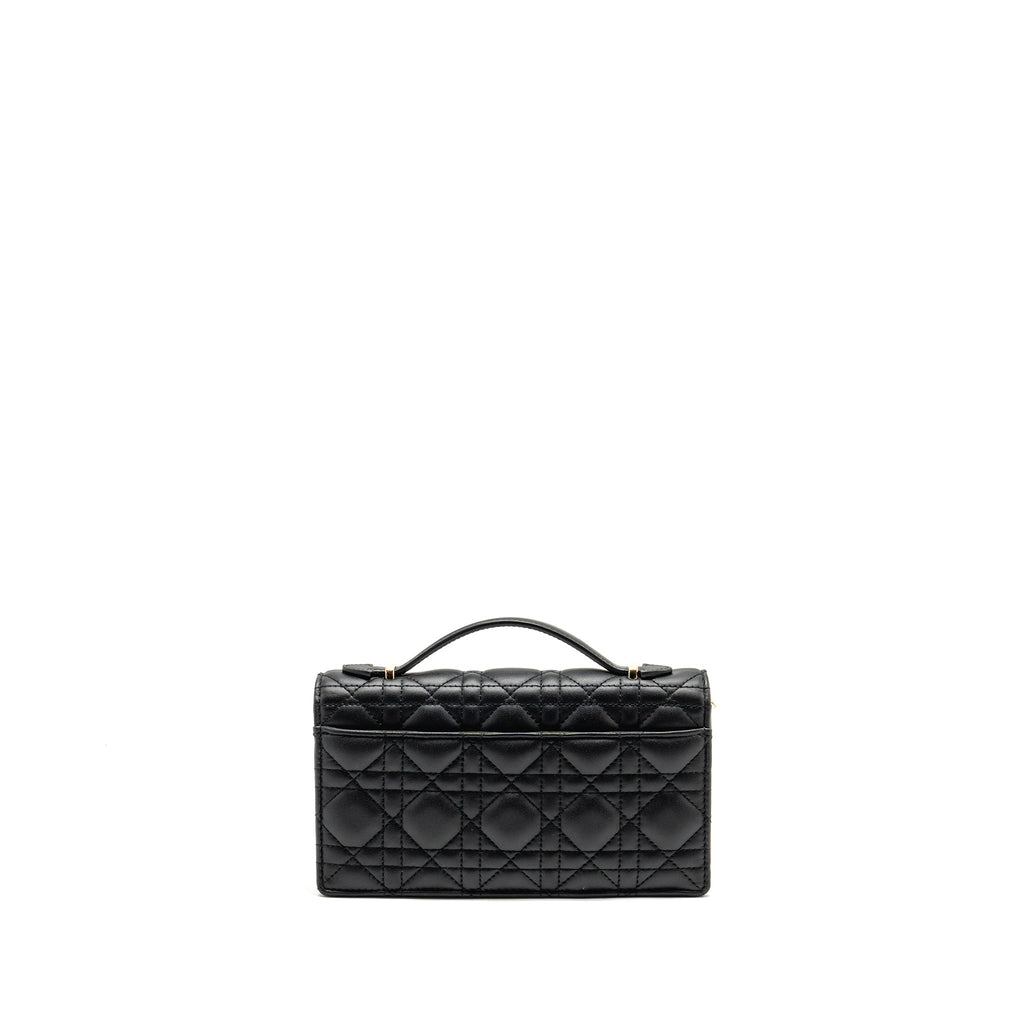 black-dior-wallet-on-chain