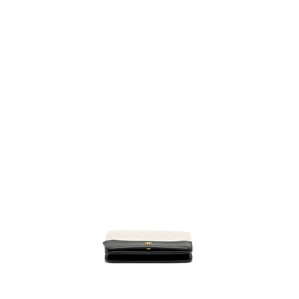 chanel-gabrielle-wallet-on-chain-calfskin-white-black-multicolour-hardware-copy