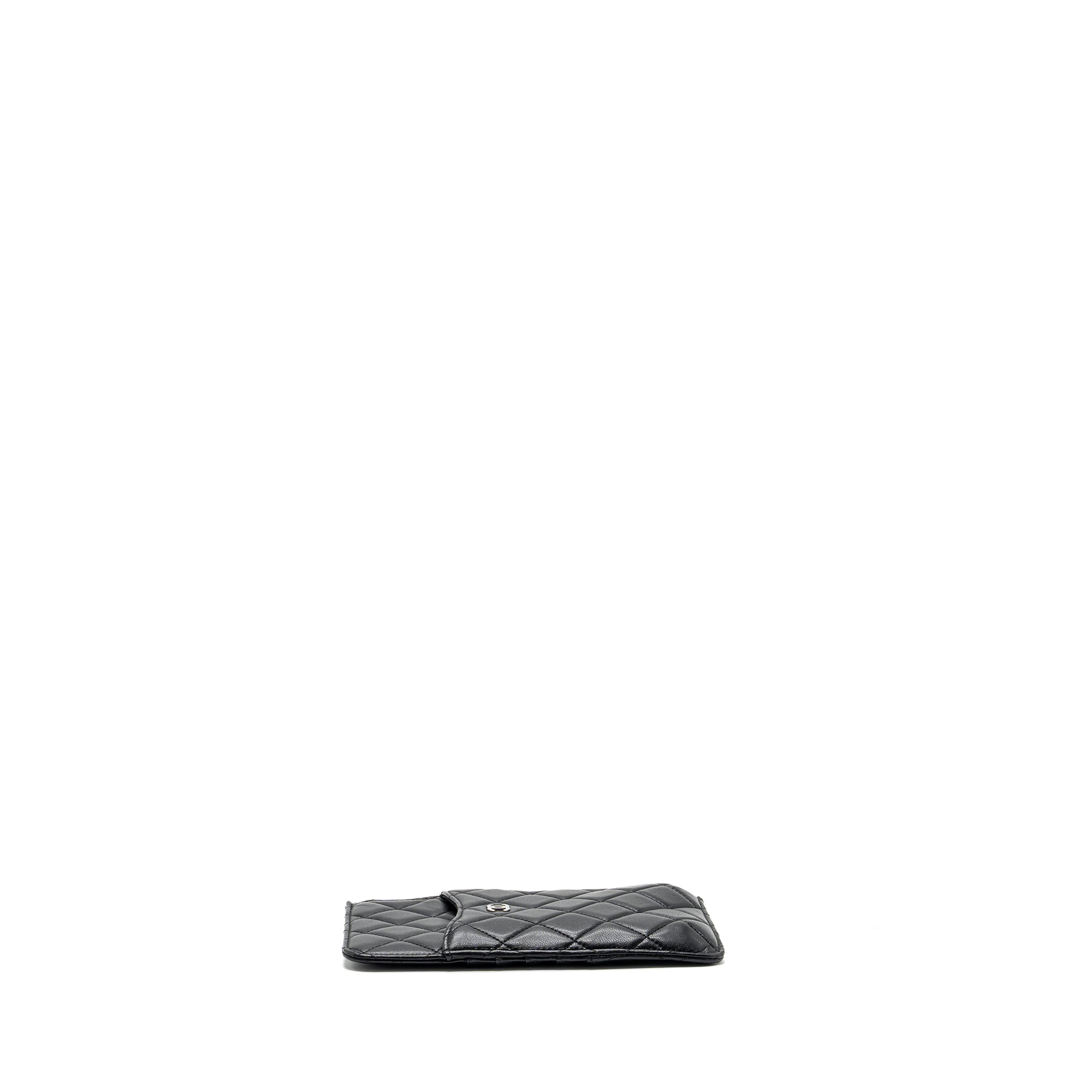 chanel-phone-zip-pouch-lambskin-black-shw