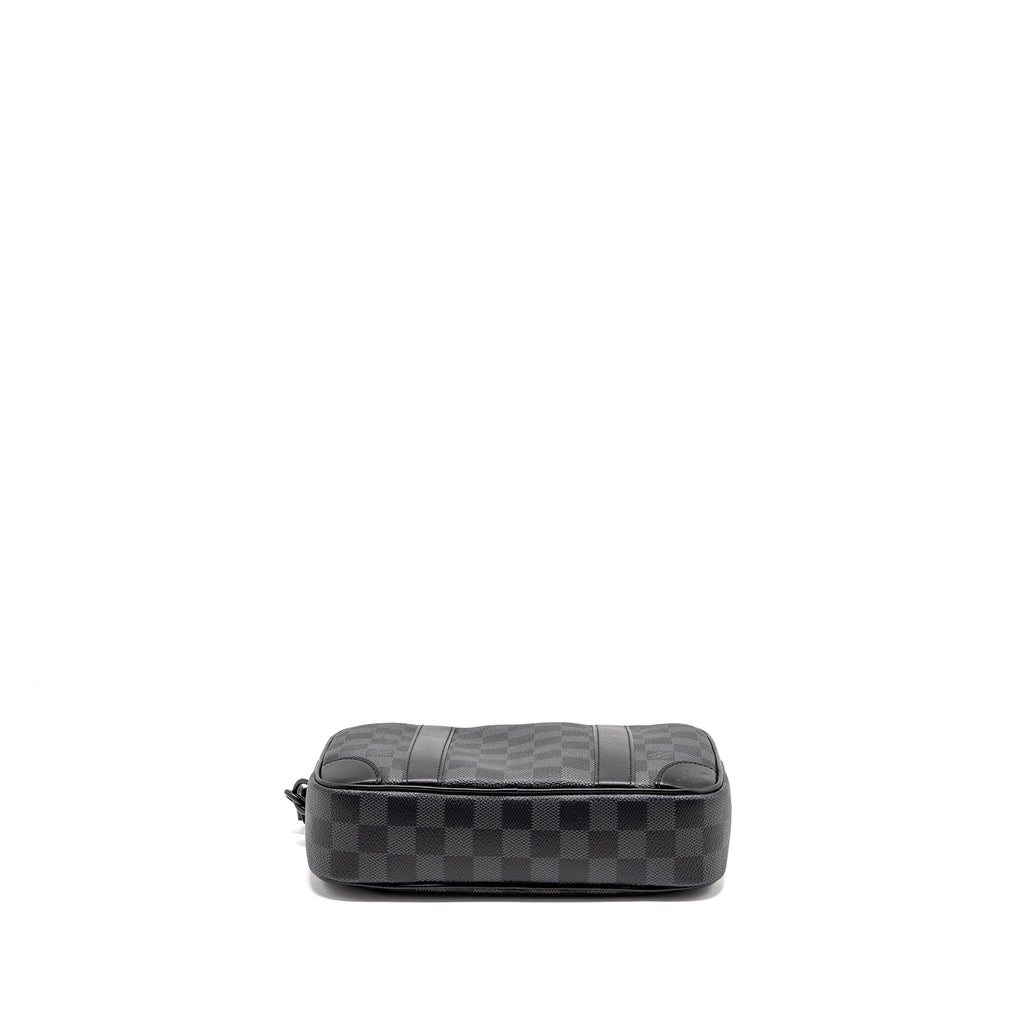 louis-vuitton-pochette-kasai-clutch-bag-damier-graphite-canvas-so-black-copy-1