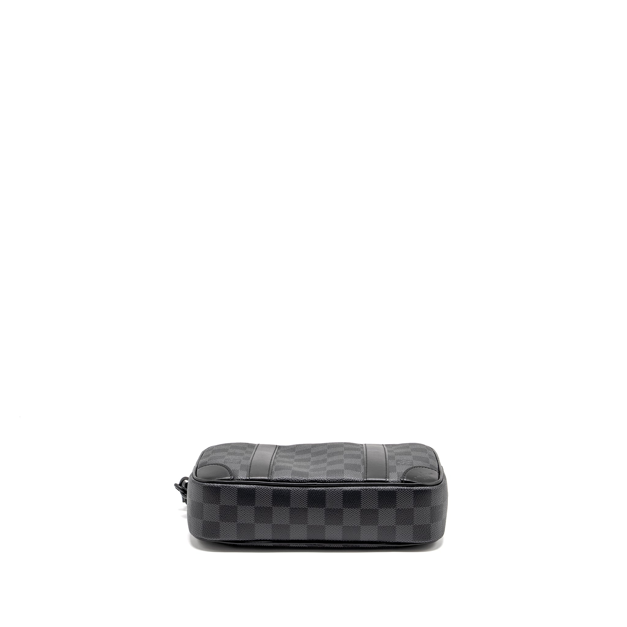 louis-vuitton-pochette-kasai-clutch-bag-damier-graphite-canvas-so-black-copy-1