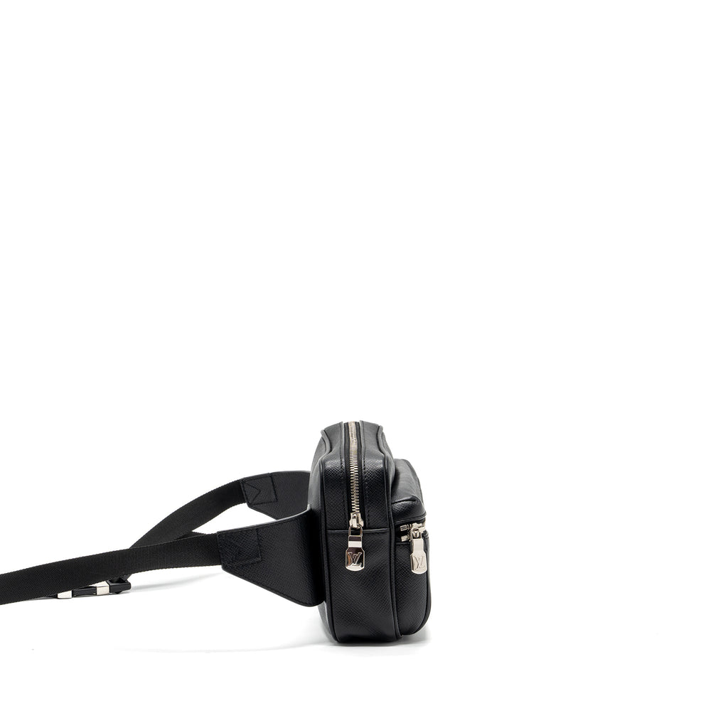 louis-vuitton-taiga-bum-bag-outdoor-leather-black-shw