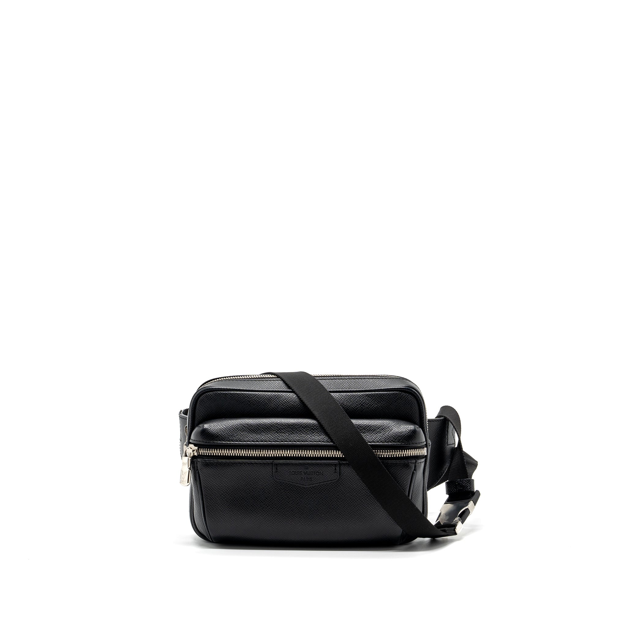 louis-vuitton-taiga-bum-bag-outdoor-leather-black-shw