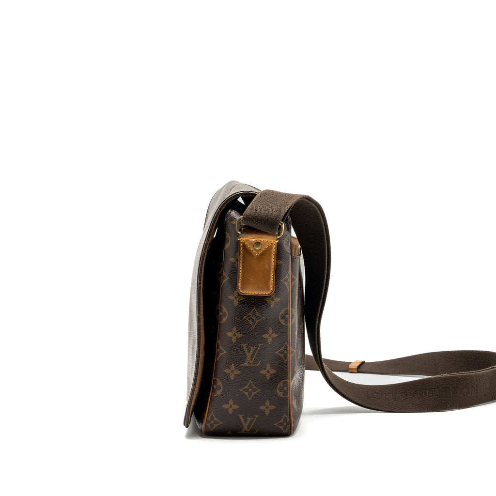 louis-vuitton-men-s-messenger-bag-monogram-ghw