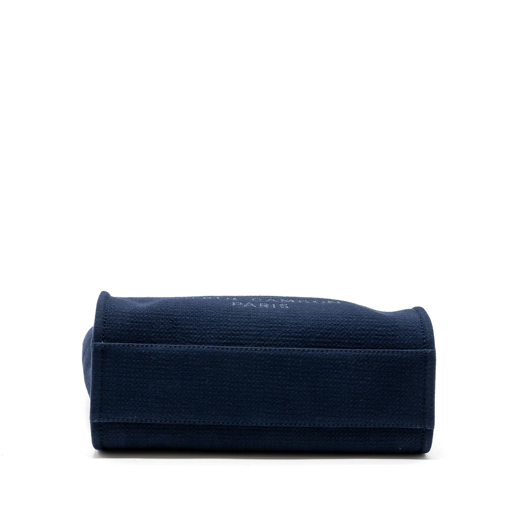 chanel-deauville-tote-bag-canvas-navy-shwmicrochip
