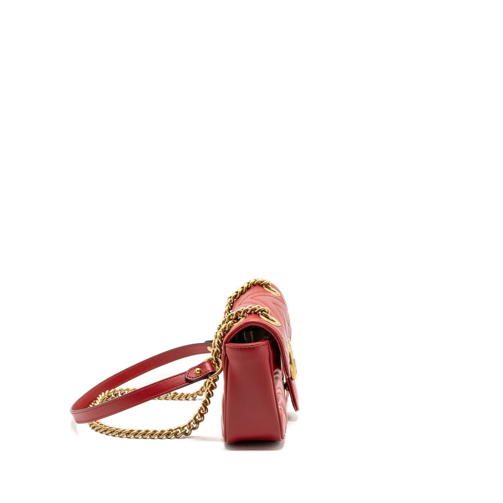 gucci-mini-gg-marmont-shoulder-bag-calfskin-red-ghw