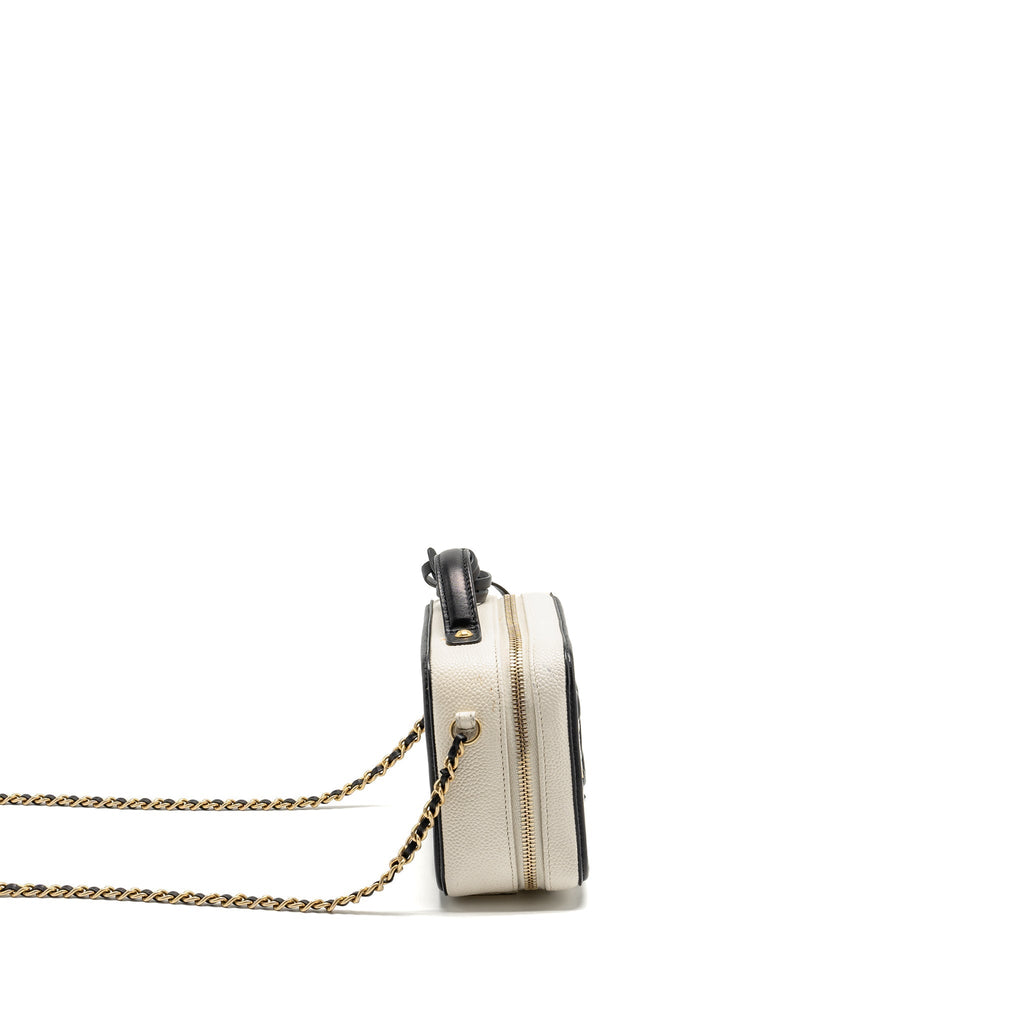 chanel-cc-filigree-vanity-case-caviar-white-black