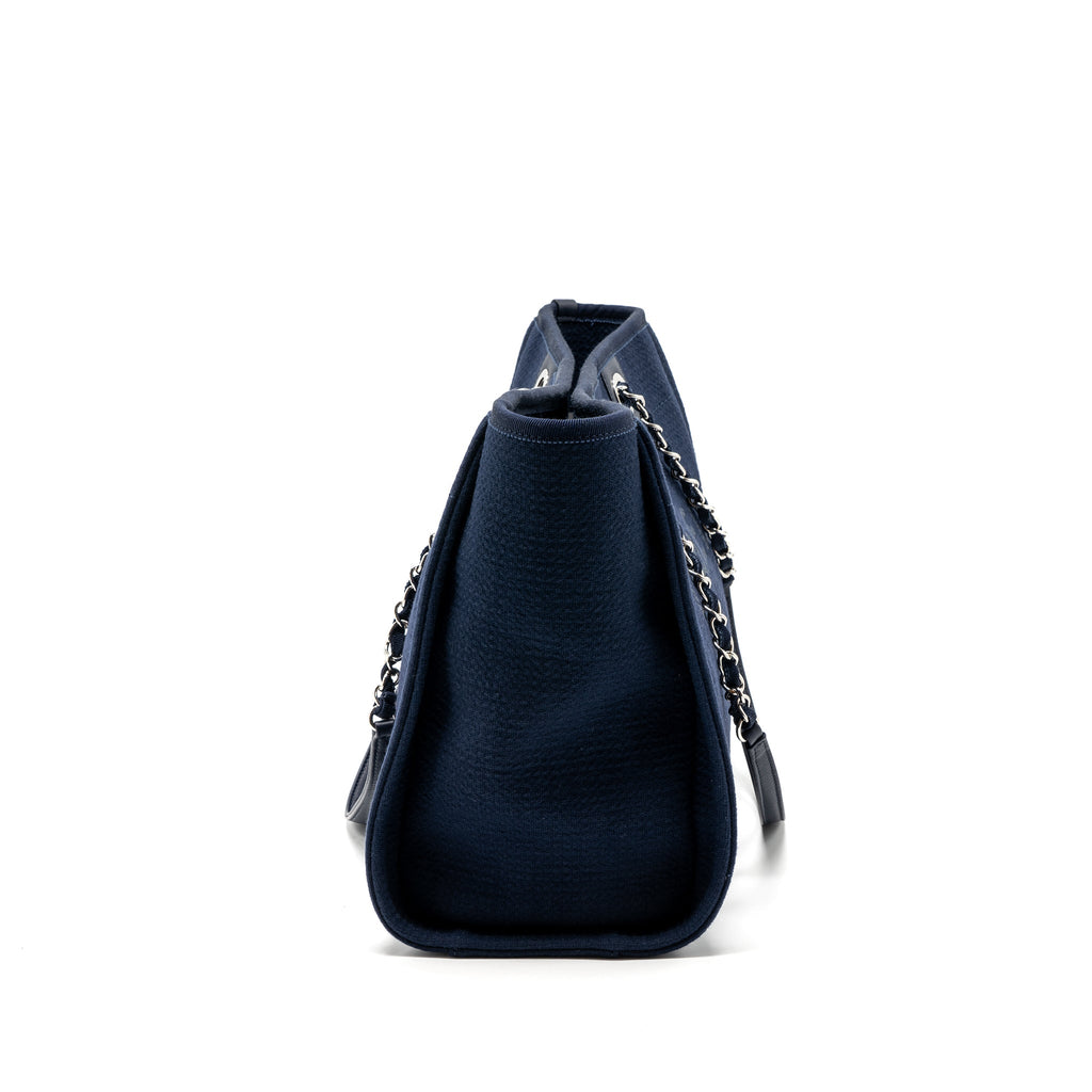 chanel-deauville-tote-bag-canvas-navy-shwmicrochip