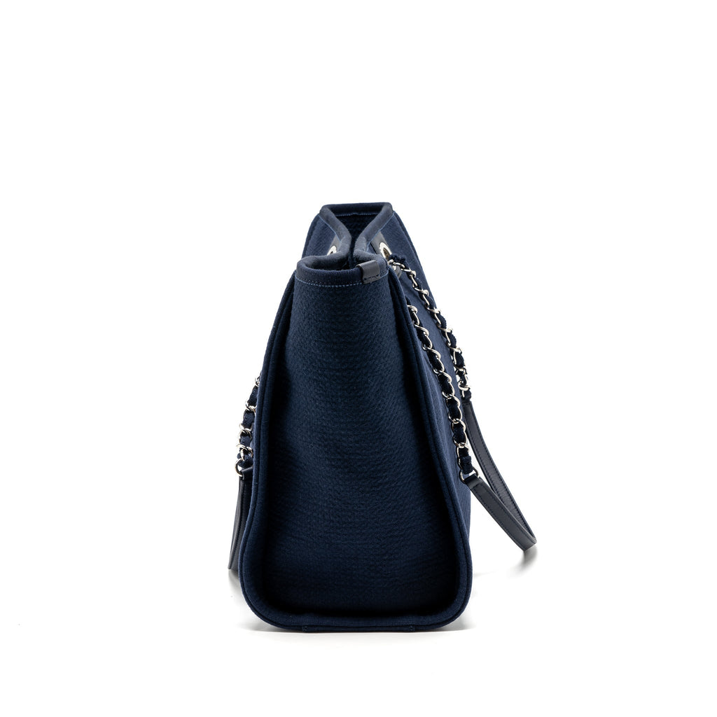 chanel-deauville-tote-bag-canvas-navy-shwmicrochip
