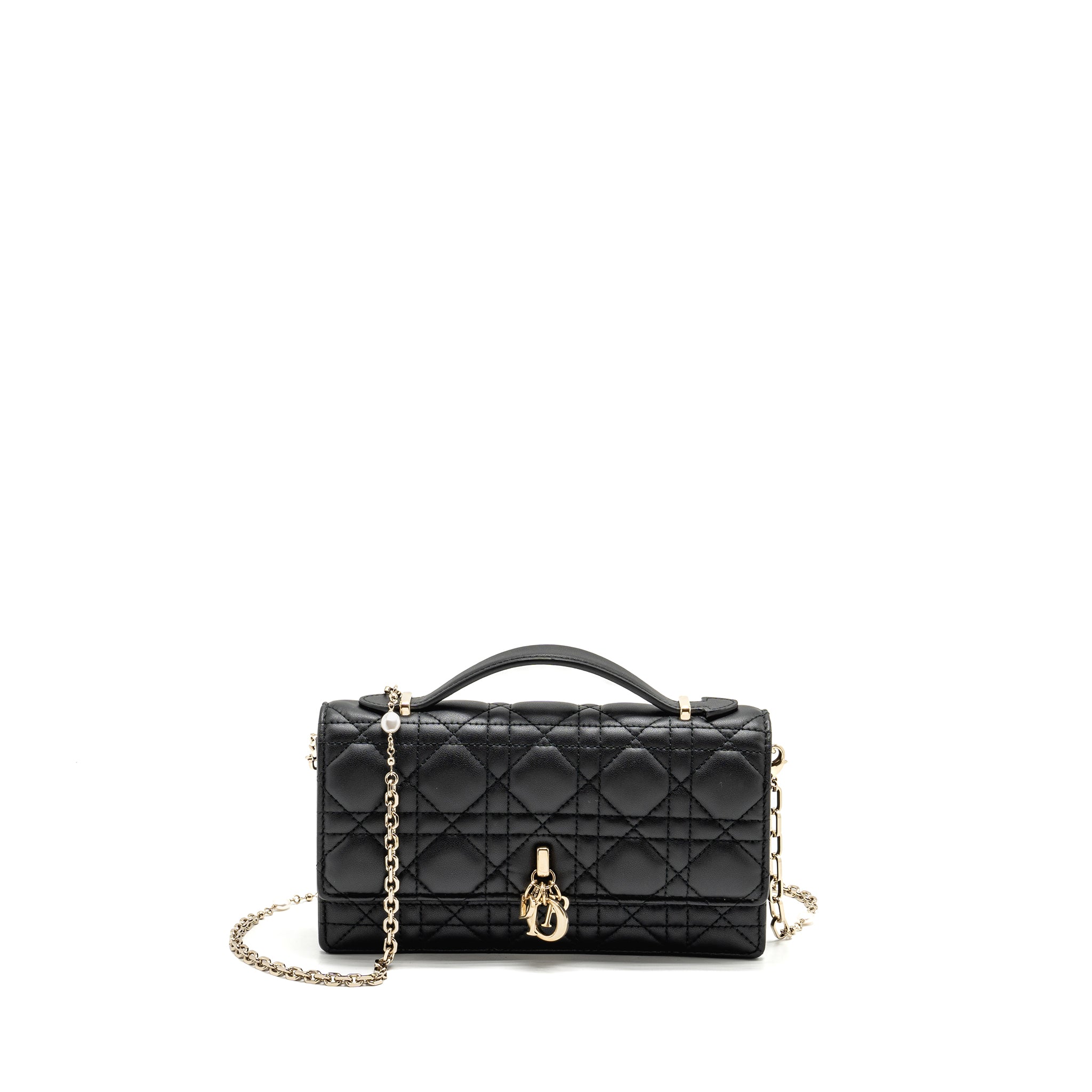 black-dior-wallet-on-chain