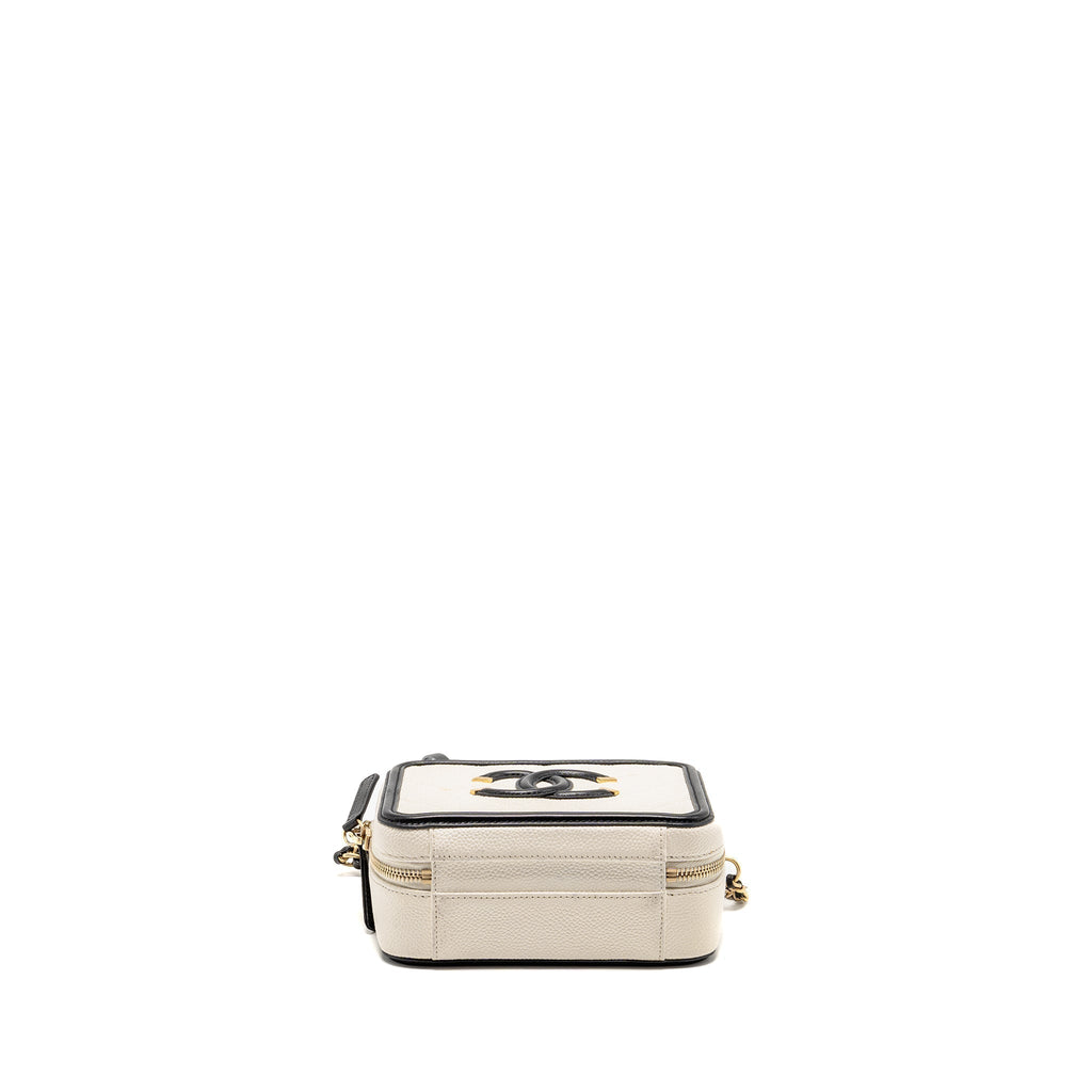 chanel-cc-filigree-vanity-case-caviar-white-black