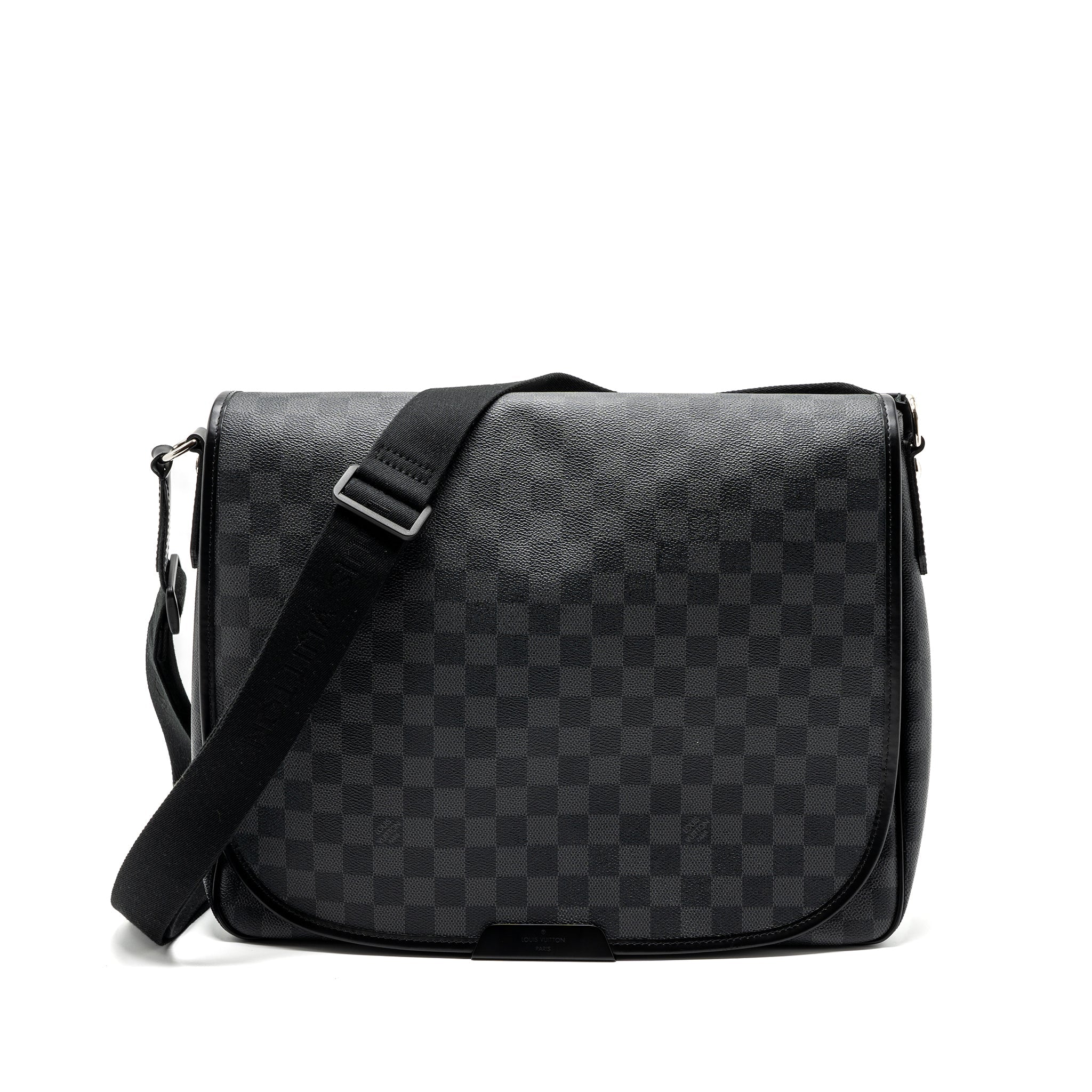 louis-vuitton-large-messanger-bag-damier-graphite-canvas-with-black-hardware