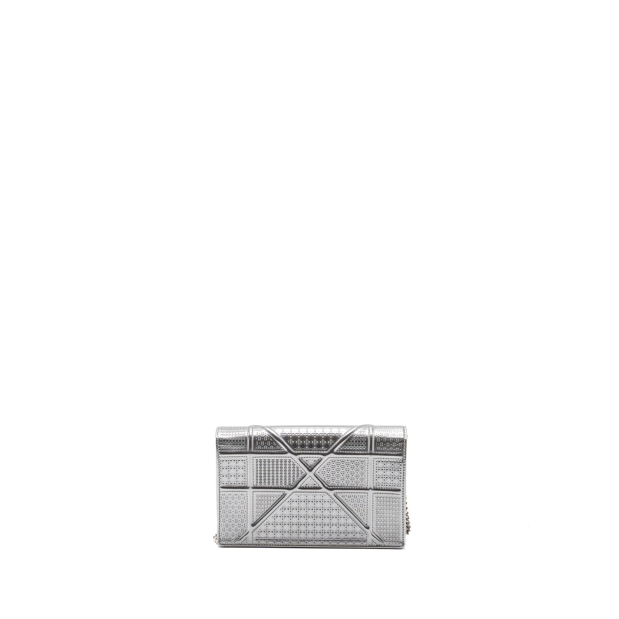 dior-diorama-wallet-on-chain-patent-metallic-silver-shw-1