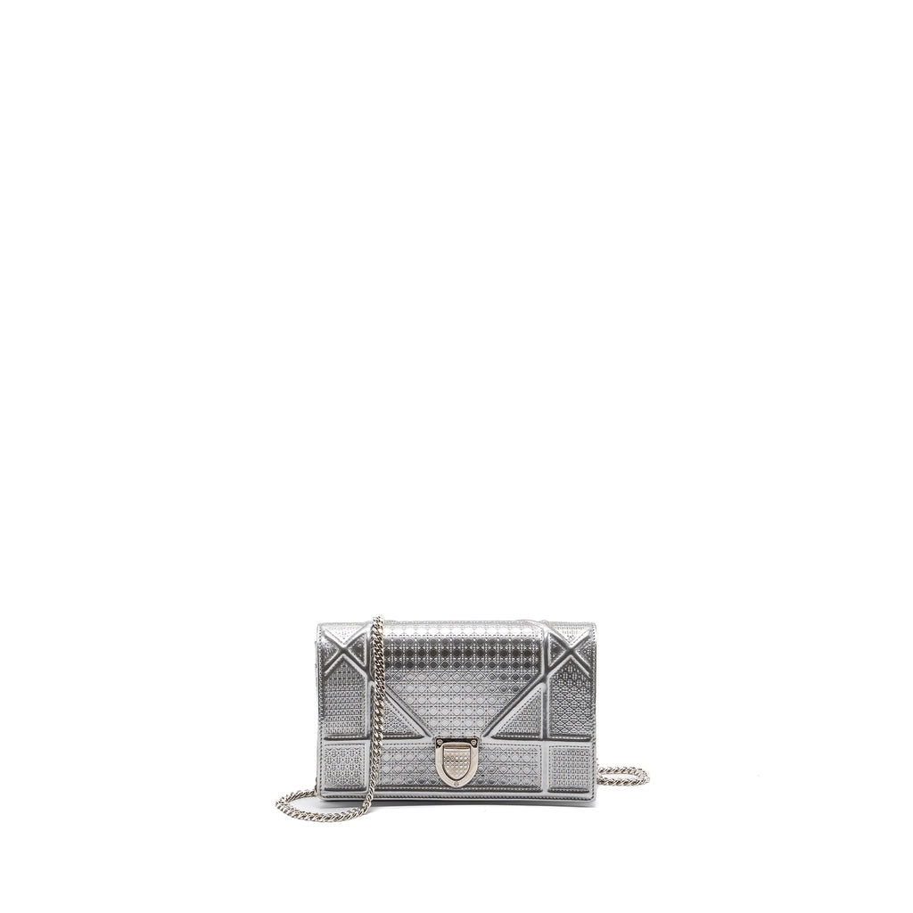 dior-diorama-wallet-on-chain-patent-metallic-silver-shw-1