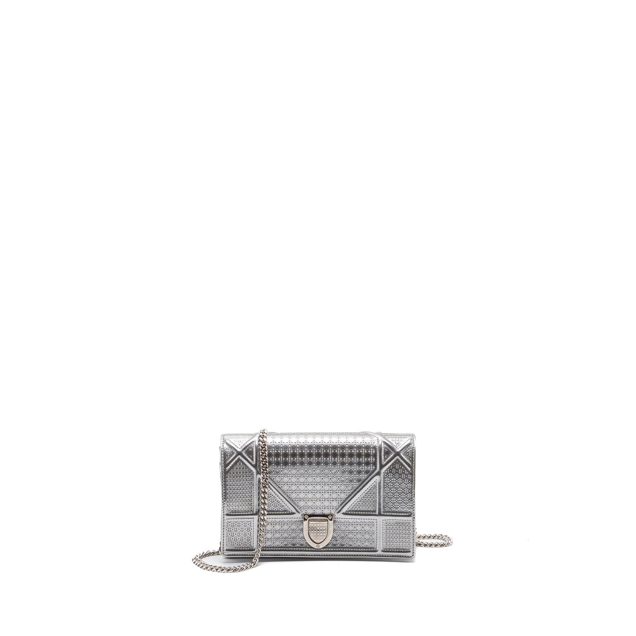 dior-diorama-wallet-on-chain-patent-metallic-silver-shw-1
