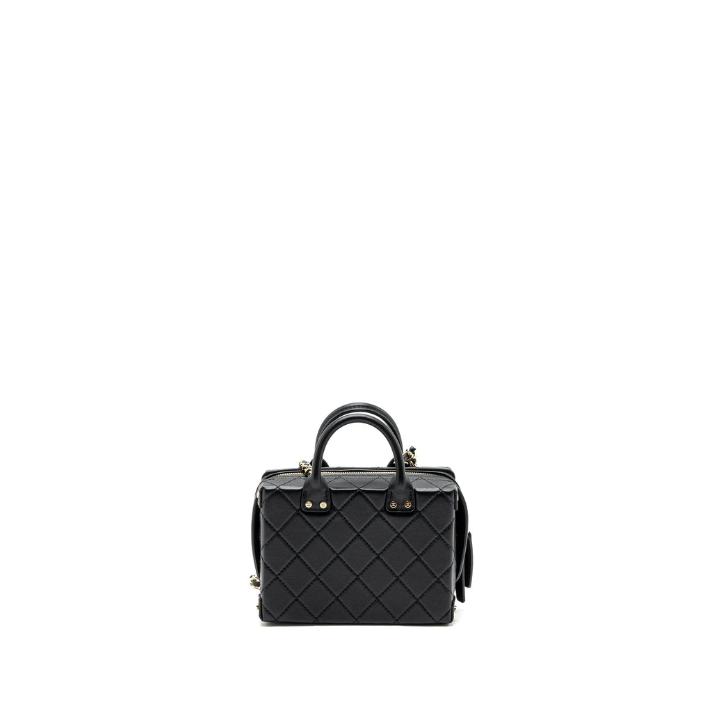 chanel-22b-top-handle-small-vanity-case-calfskin-black-ghwmicrochip-copy