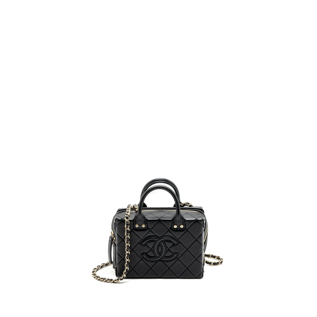 chanel-22b-top-handle-small-vanity-case-calfskin-black-ghwmicrochip-copy