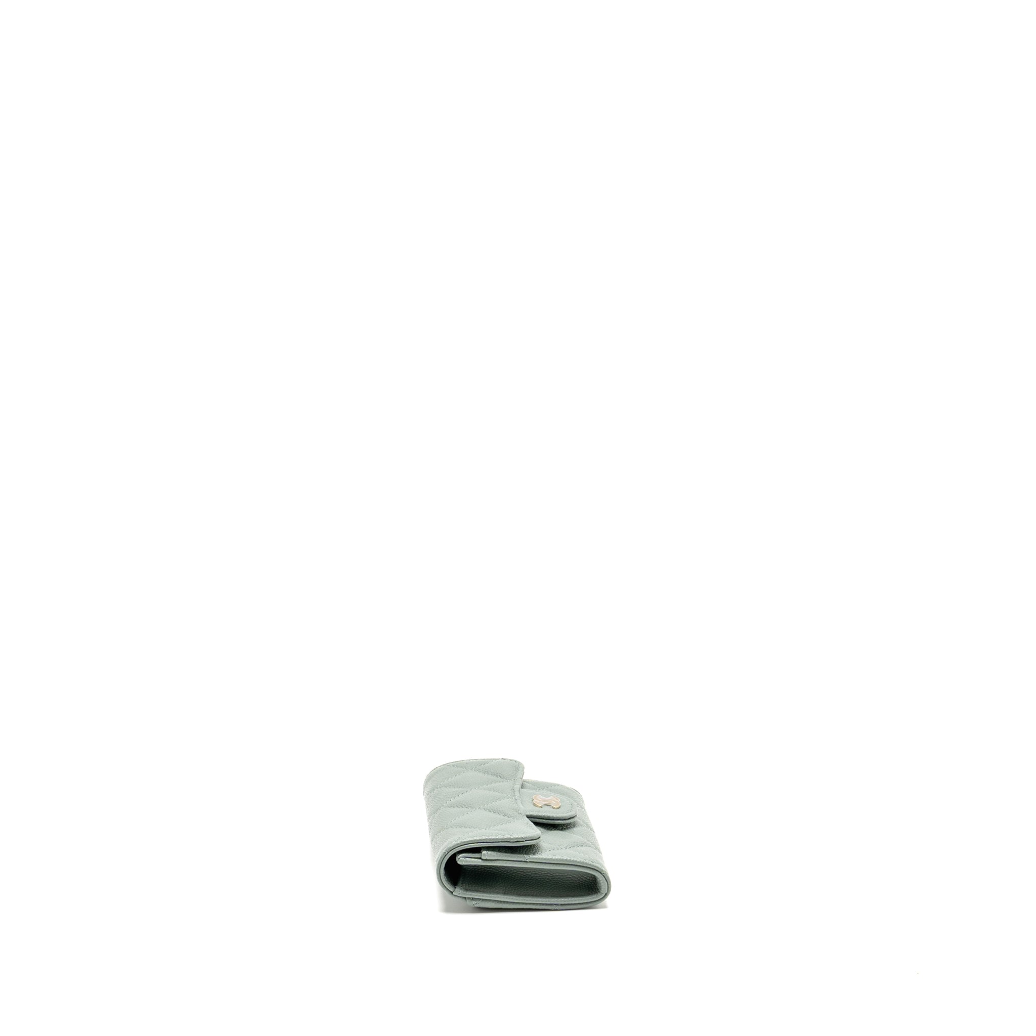 chanel-classic-flap-card-holder-caviar-light-green-lghwmicrochip