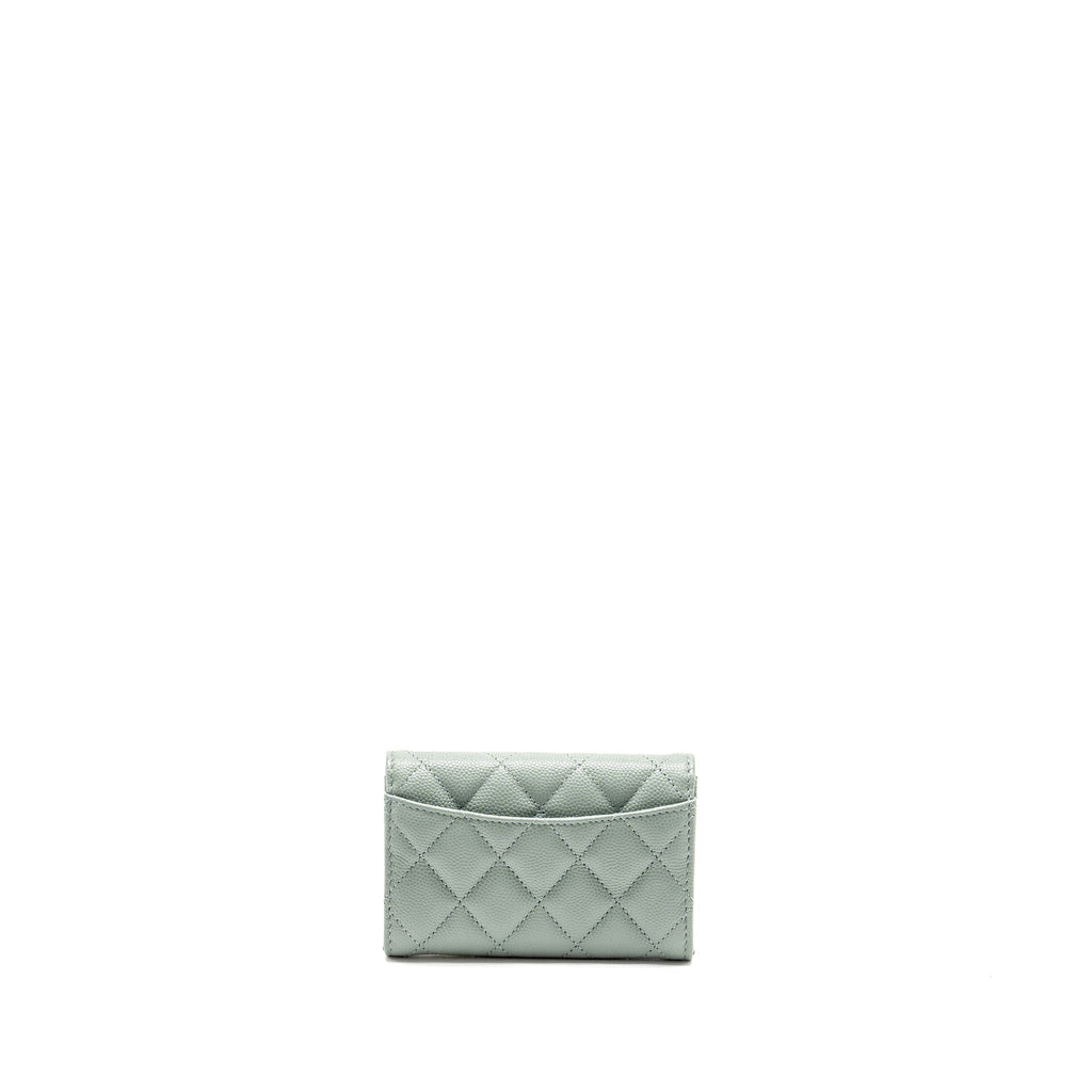 chanel-classic-flap-card-holder-caviar-light-green-lghwmicrochip