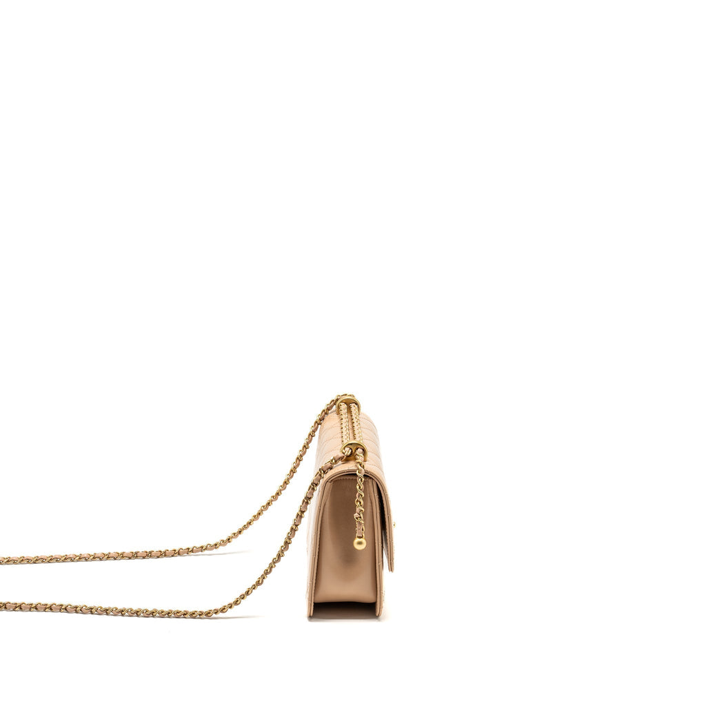 chanel-21a-gold-crush-flap-bag-calfskin-beige-ghw-microchip
