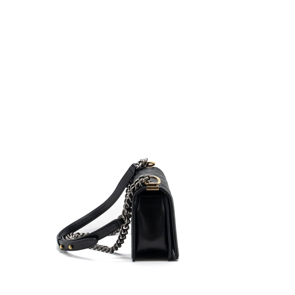 chanel-medium-boy-bag-calfskin-black-multicolor-hardware