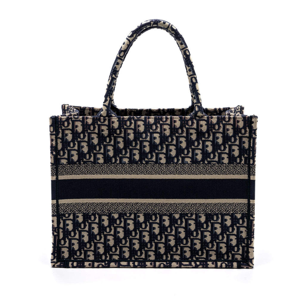 dior-medium-book-tote-blue-dior-oblique-embroidery-1