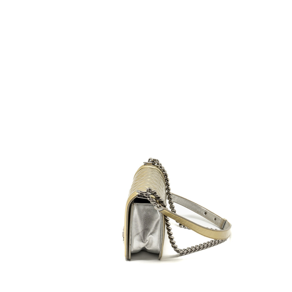 chanel-medium-boy-bag-patent-leather-light-gold-silver-shw
