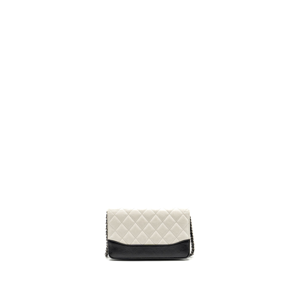 chanel-gabrielle-wallet-on-chain-calfskin-white-black-multicolour-hardware-copy