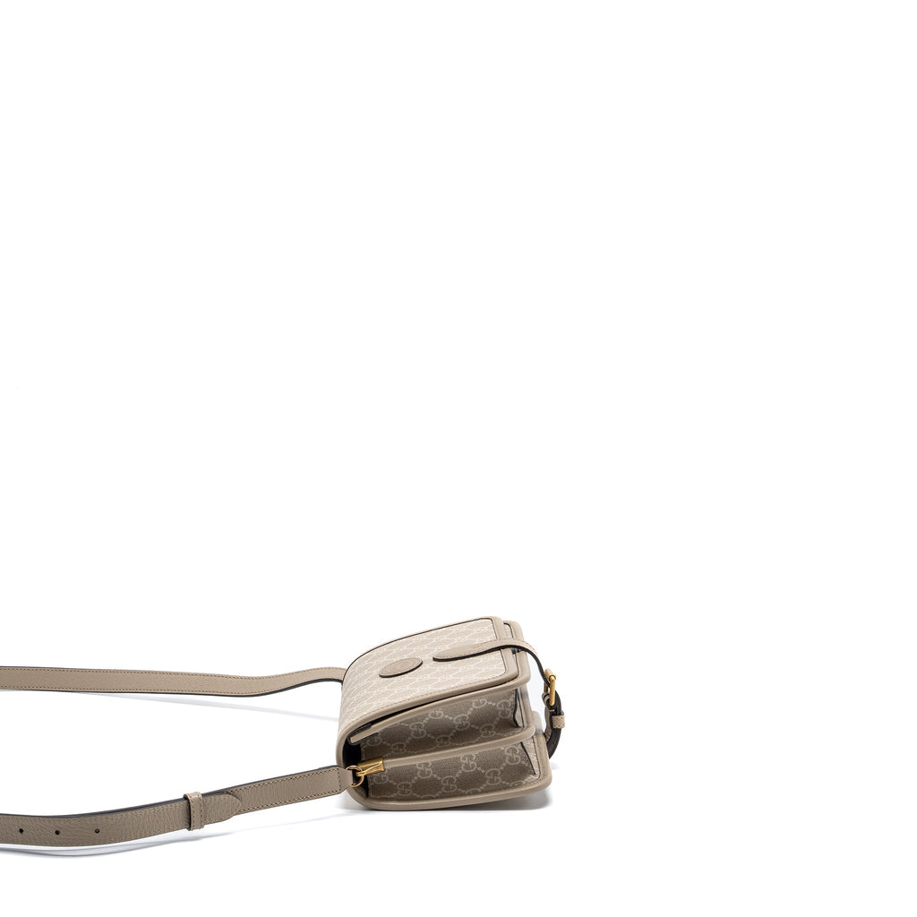gucci-interlock-gg-logo-crossbody-messanger-bag-canvas-calfskin-light-grey-ghw