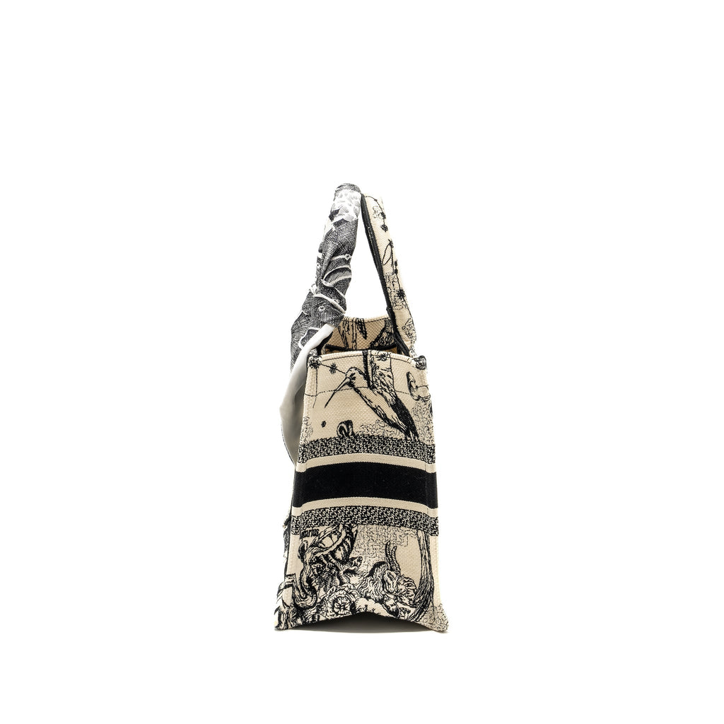 dior-small-book-tote-latte-black-toile-de-jouy-zodiac-embroidery-1