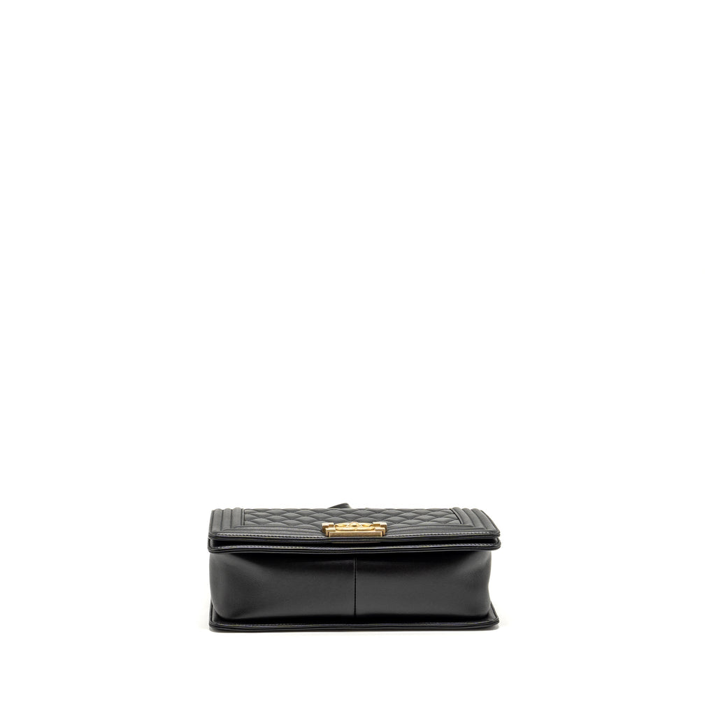 chanel-medium-boy-bag-lambskin-black-ghw