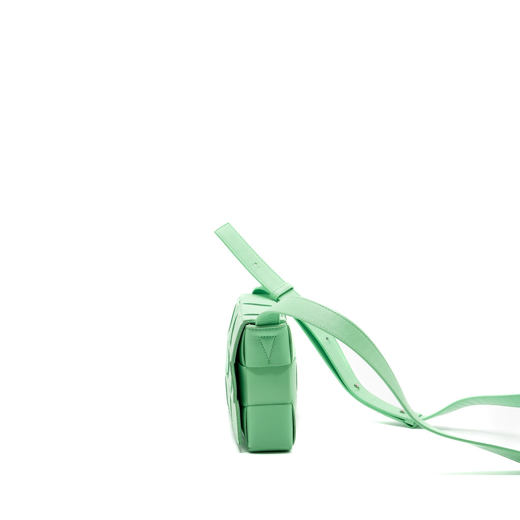 bottega-veneta-classic-cassette-bag-lambskin-light-green-shw-copy