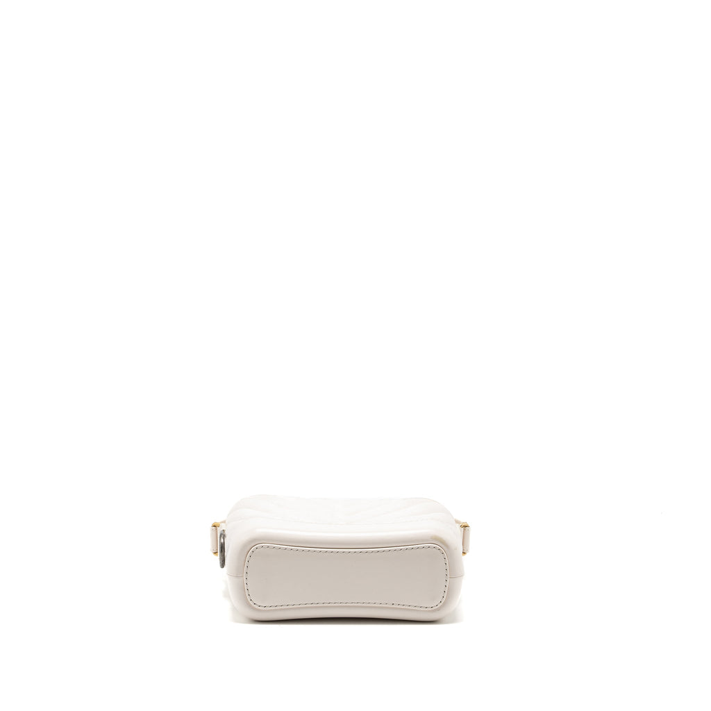 chanel-small-chevron-gabrielle-hobo-bag-calfskin-white-multicolour-hardware