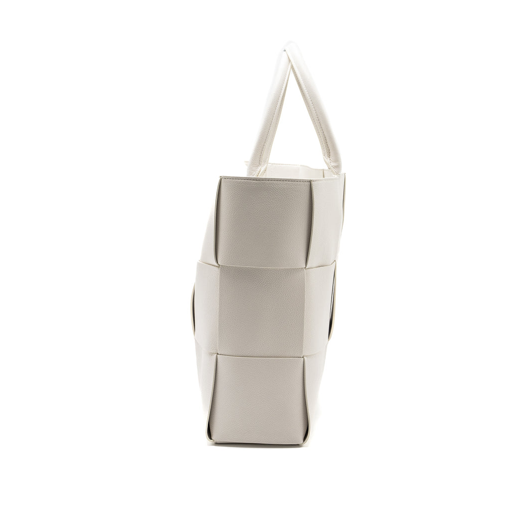 bottega-veneta-large-arco-tote-bag-calfskin-white-shw