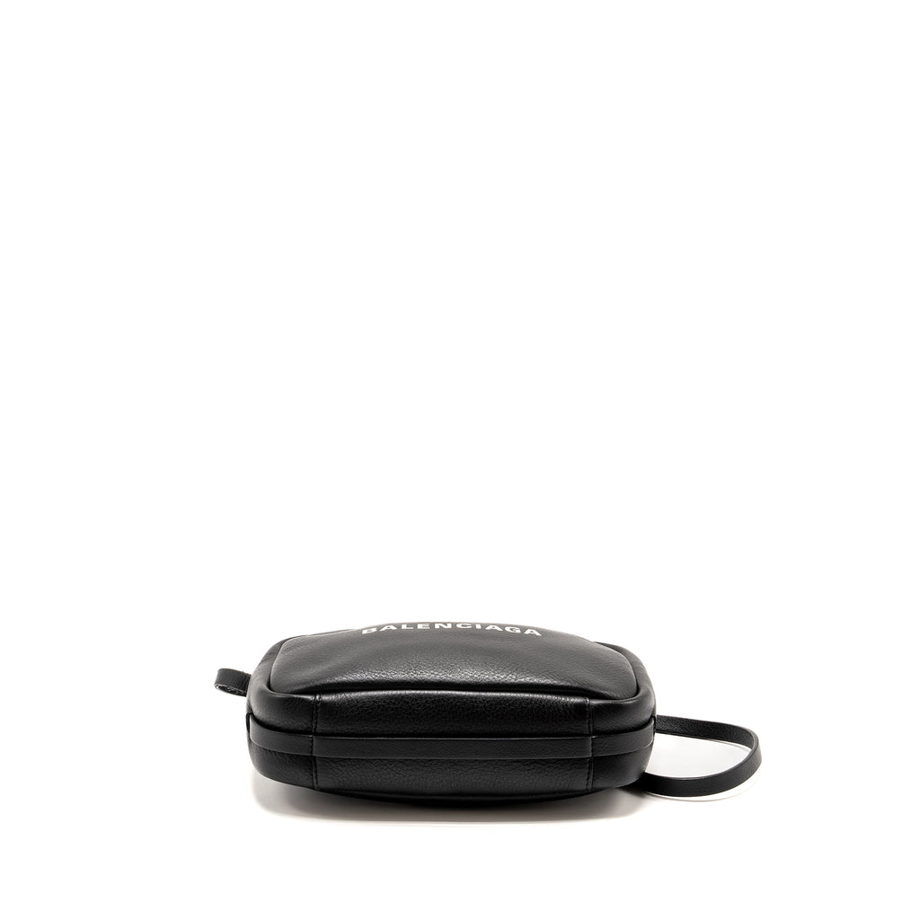 balenciaga-everyday-camera-bag-calfskin-black-shw