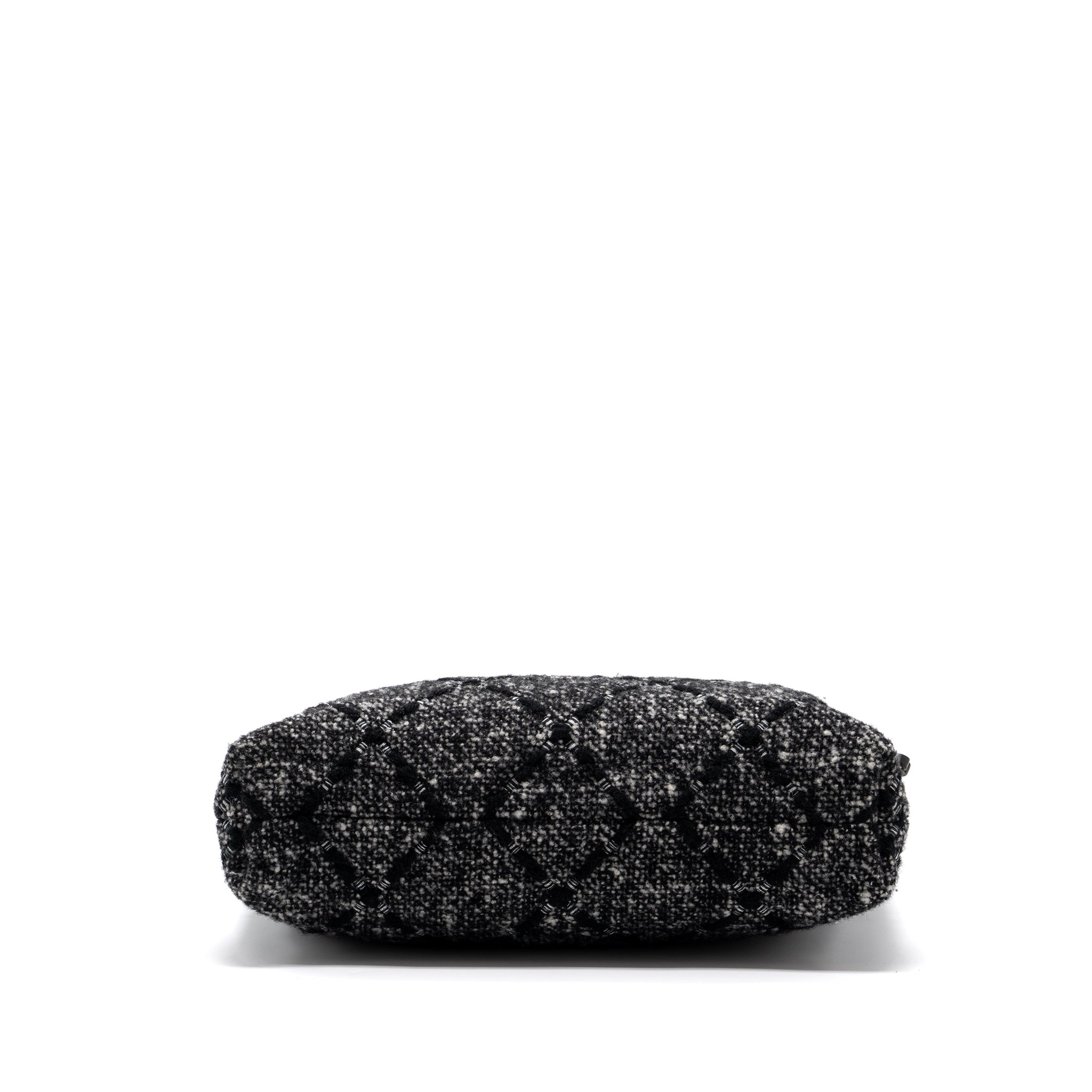 chanel-medium-22-bag-tweed-black-grey-ghw-microchip