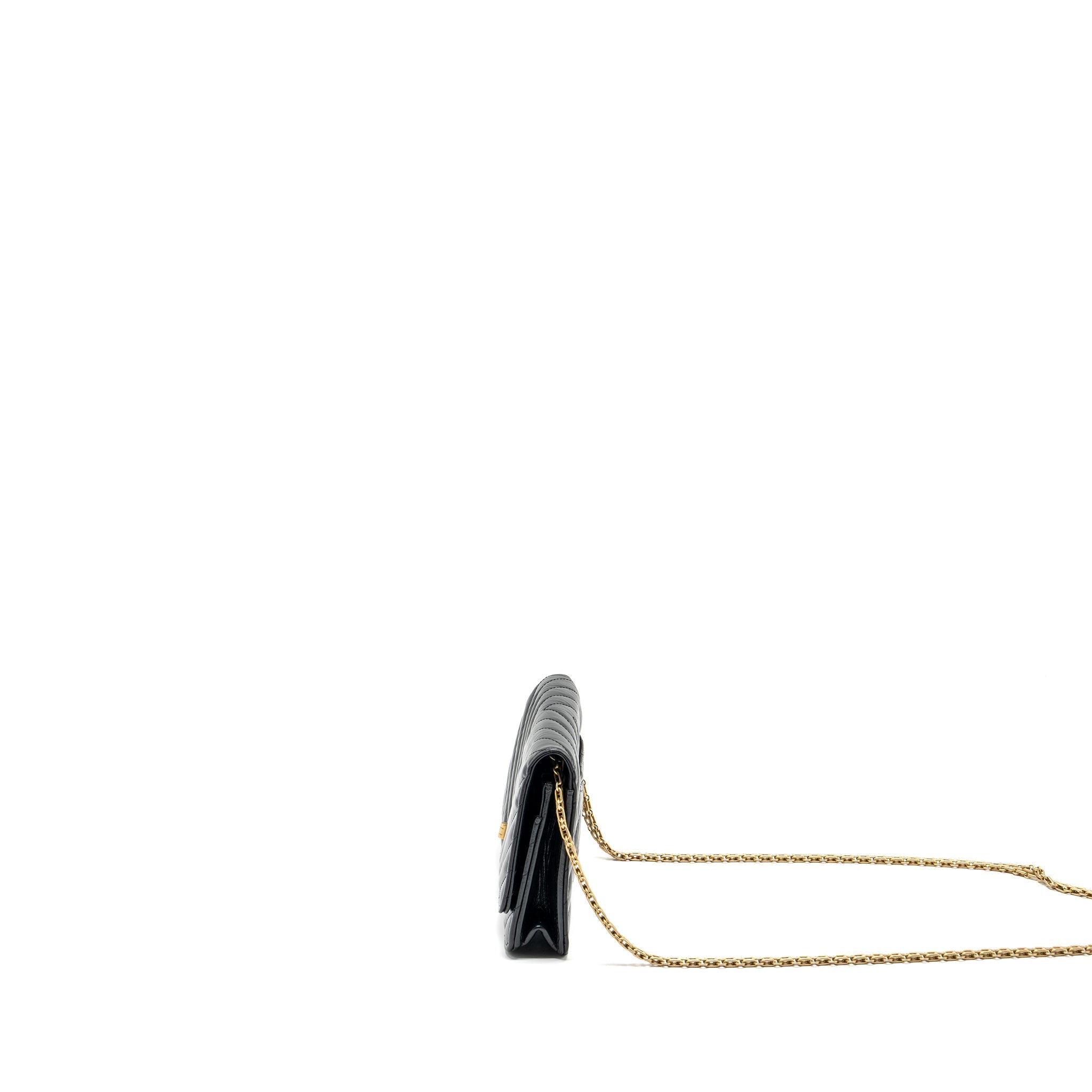 chanel-chevron-2-55-reissue-wallet-on-chain-aged-calfskin-black-ghw-microchip