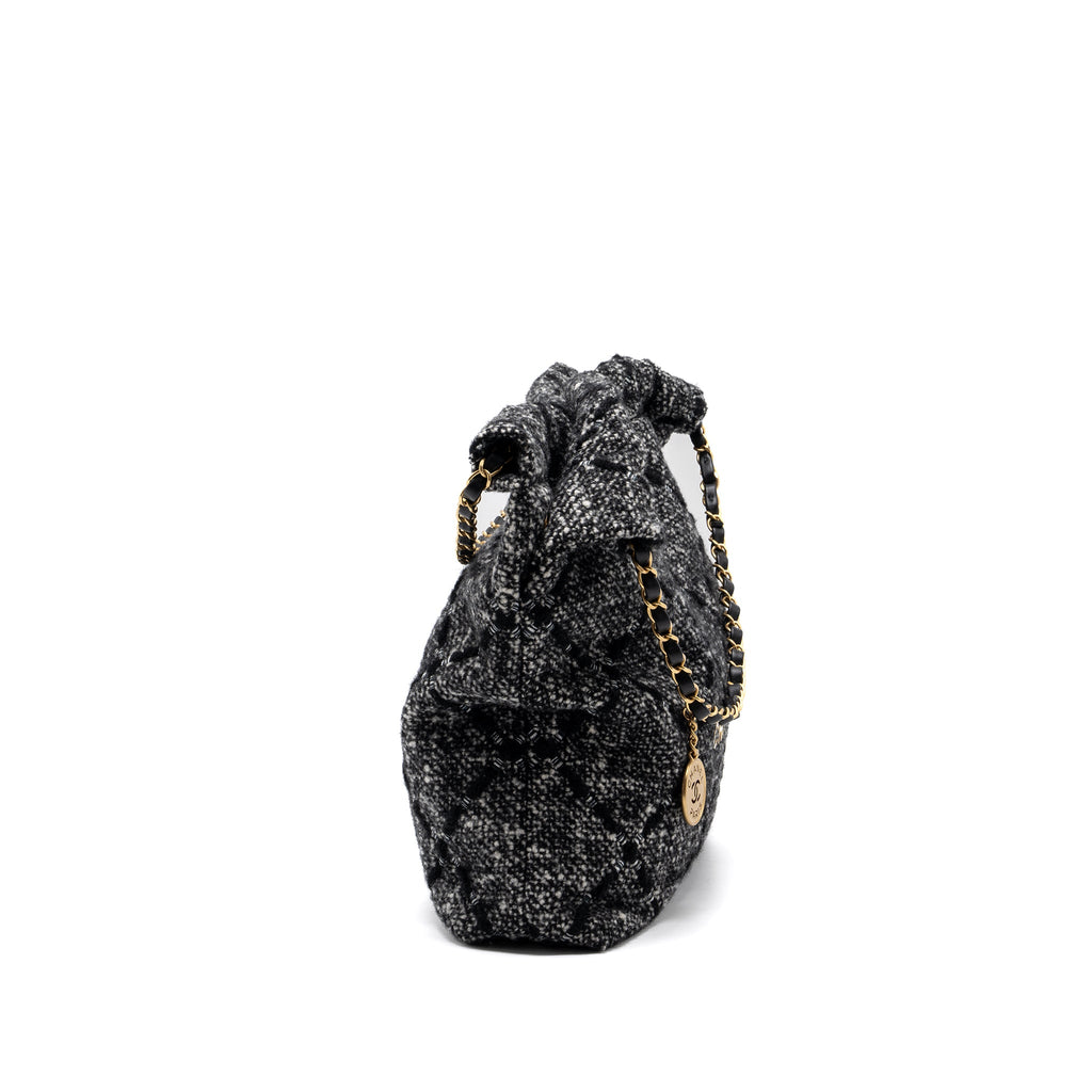 chanel-medium-22-bag-tweed-black-grey-ghw-microchip